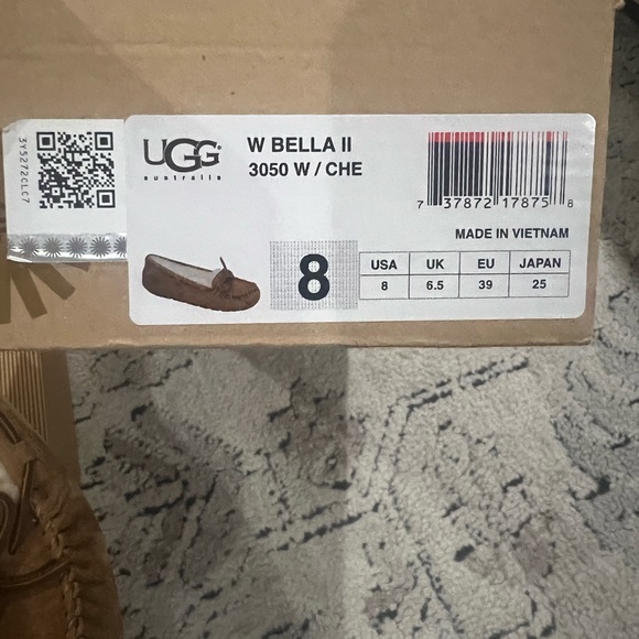 Ugg moccasin slippers - Picture 2 of 5